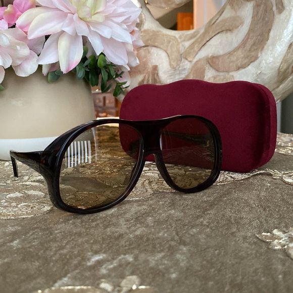 Gucci sunglasses main image 9